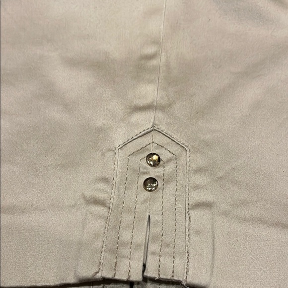 Cache tan Bermudas with Tailored Look - Picture 5 of 5